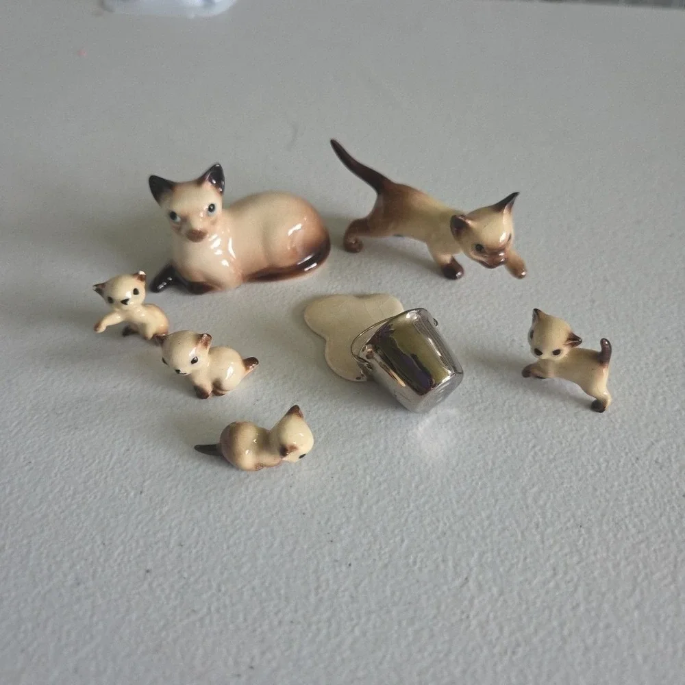 Vintage Hagen Renaker 4 Miniature Siamese Kittens Drinking Milk Mom Dad Family